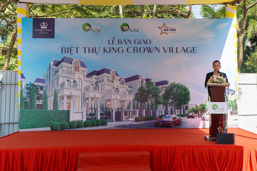 King Crown Village hand over the first 5 villas