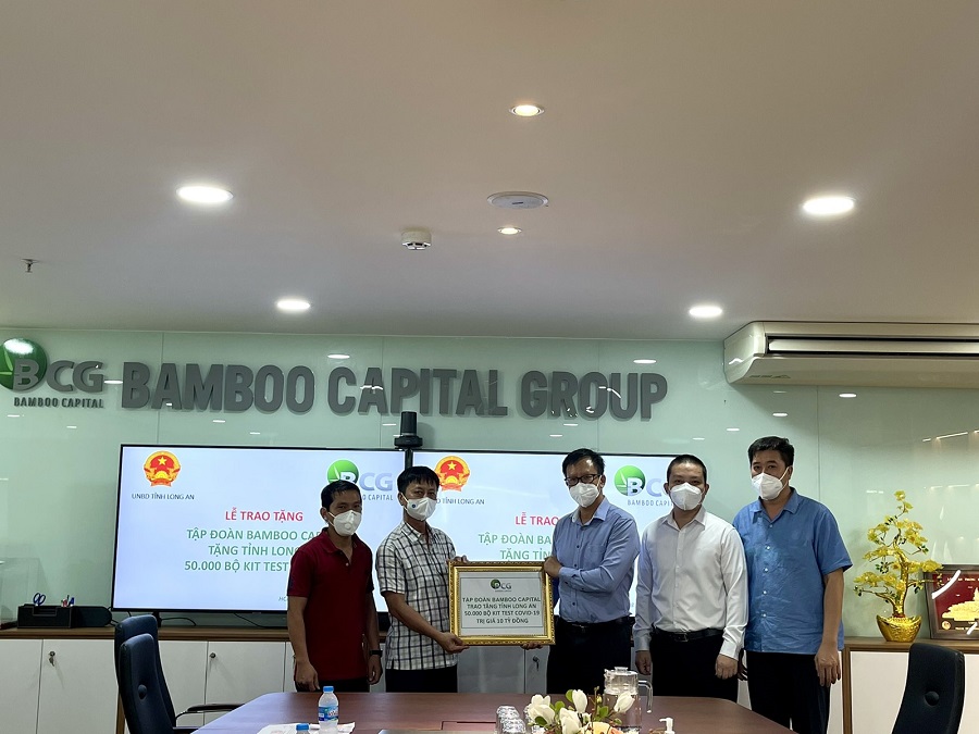 Bamboo Capital Group donates 50,000 Covid-19 test kits to Long An province